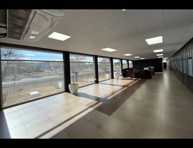 100M² OFFICE TO LET IN TULISA PARK